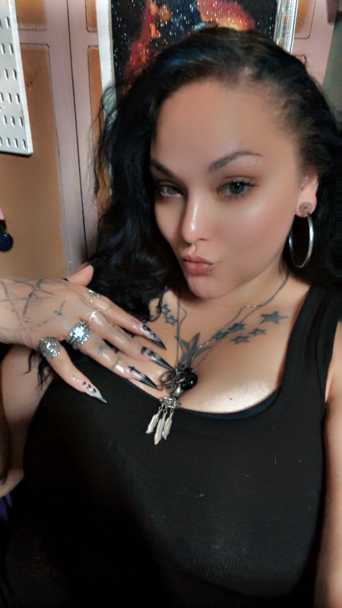 MoonlightMuse42's tweet photo. Thinking about causing some trouble 😈 https://t.co/dr6x4Vzja4
