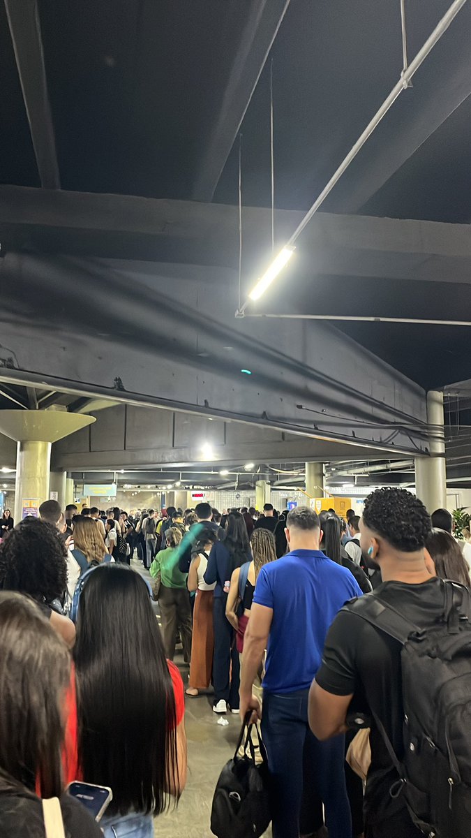 rodrigosoaresdm's tweet image. Que porra é essa? #metrodf