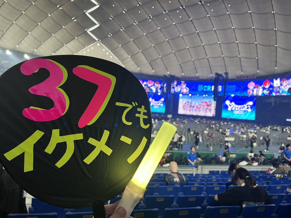 moememome's tweet photo. @ABCDYY わいわいさん大変お疲れ様でした！やっぱりわいわいさんの声は場が締まります、MCわいわい最高でした！歌も一筋縄では歌わないという強い意志を感じ、力強いパワー貰える歌声に笑いながらもグッときてました。わいわいさんらしさ溢れてて素敵でした！ゆっくり休んでまたお話聞かせてください☺︎ https://t.co/sqE1RI5R1r