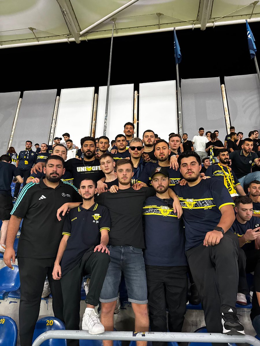CANLAR VAR VERİLMEYE FENERBAHÇE'YE !

Fenerbahçe’mizi Şampiyonlar Ligi Playoff maçında Benfica karşısında yalnız bırakmadık. #UNIGFB