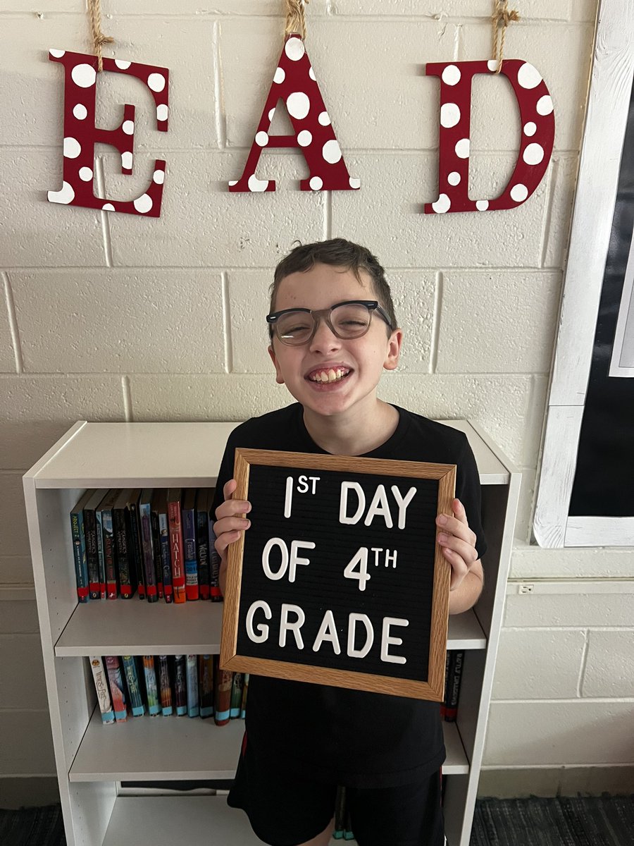 d61kirk's tweet photo. We had such an awesome first day of Fourth Grade! #d61learns https://t.co/2q8oo8LLNd