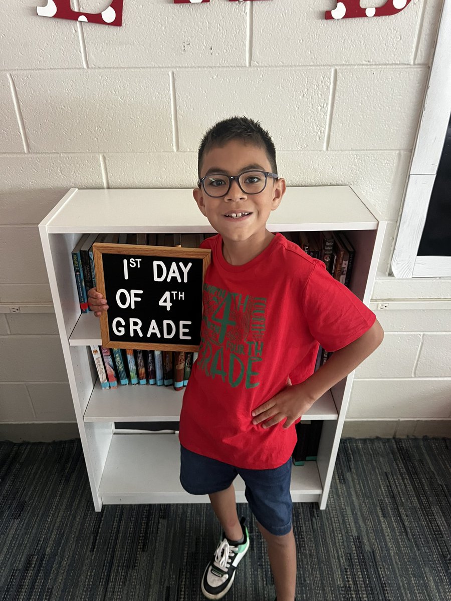d61kirk's tweet photo. We had such an awesome first day of Fourth Grade! #d61learns https://t.co/2q8oo8LLNd