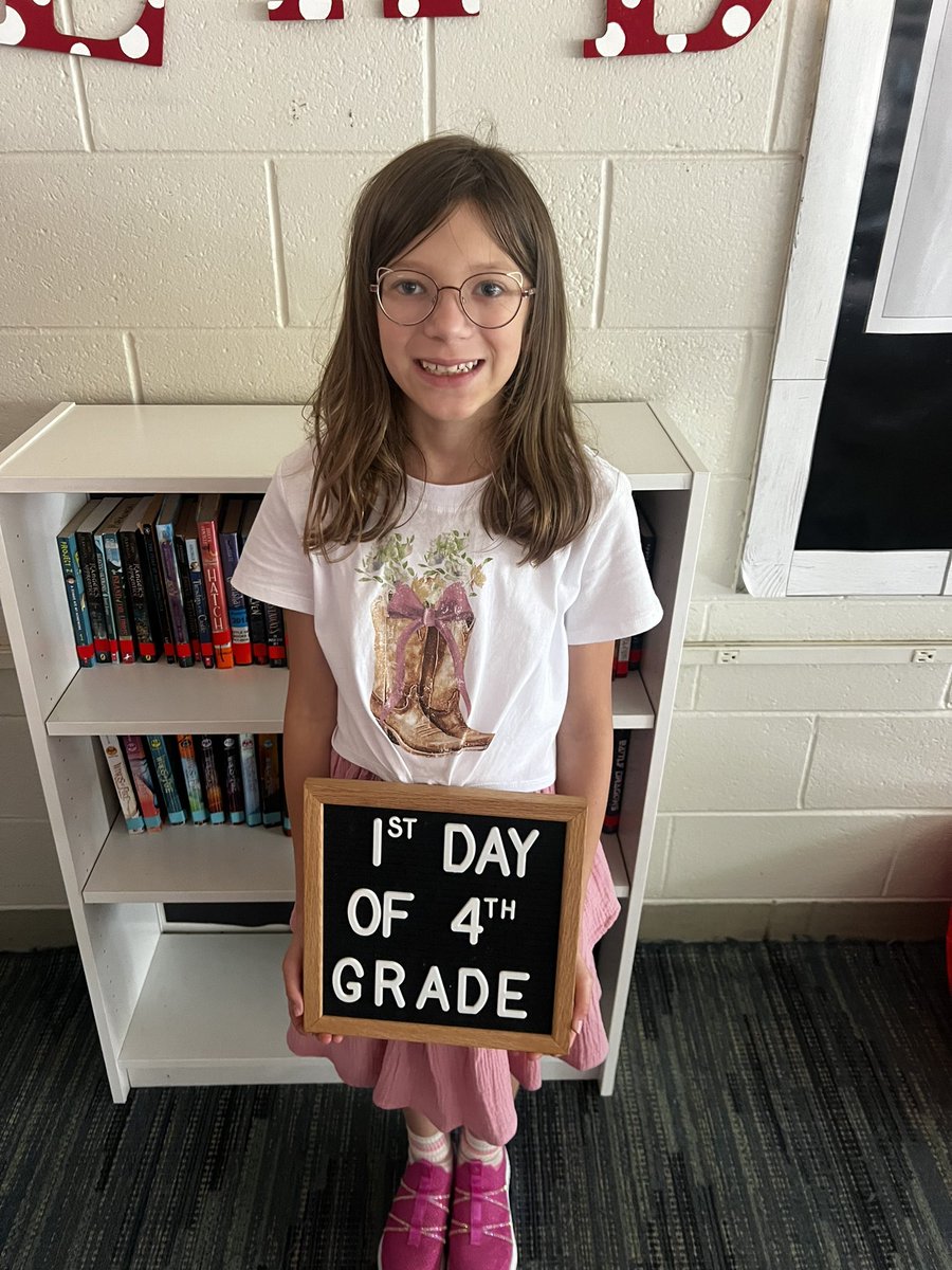 d61kirk's tweet photo. We had such an awesome first day of Fourth Grade! #d61learns https://t.co/2q8oo8LLNd