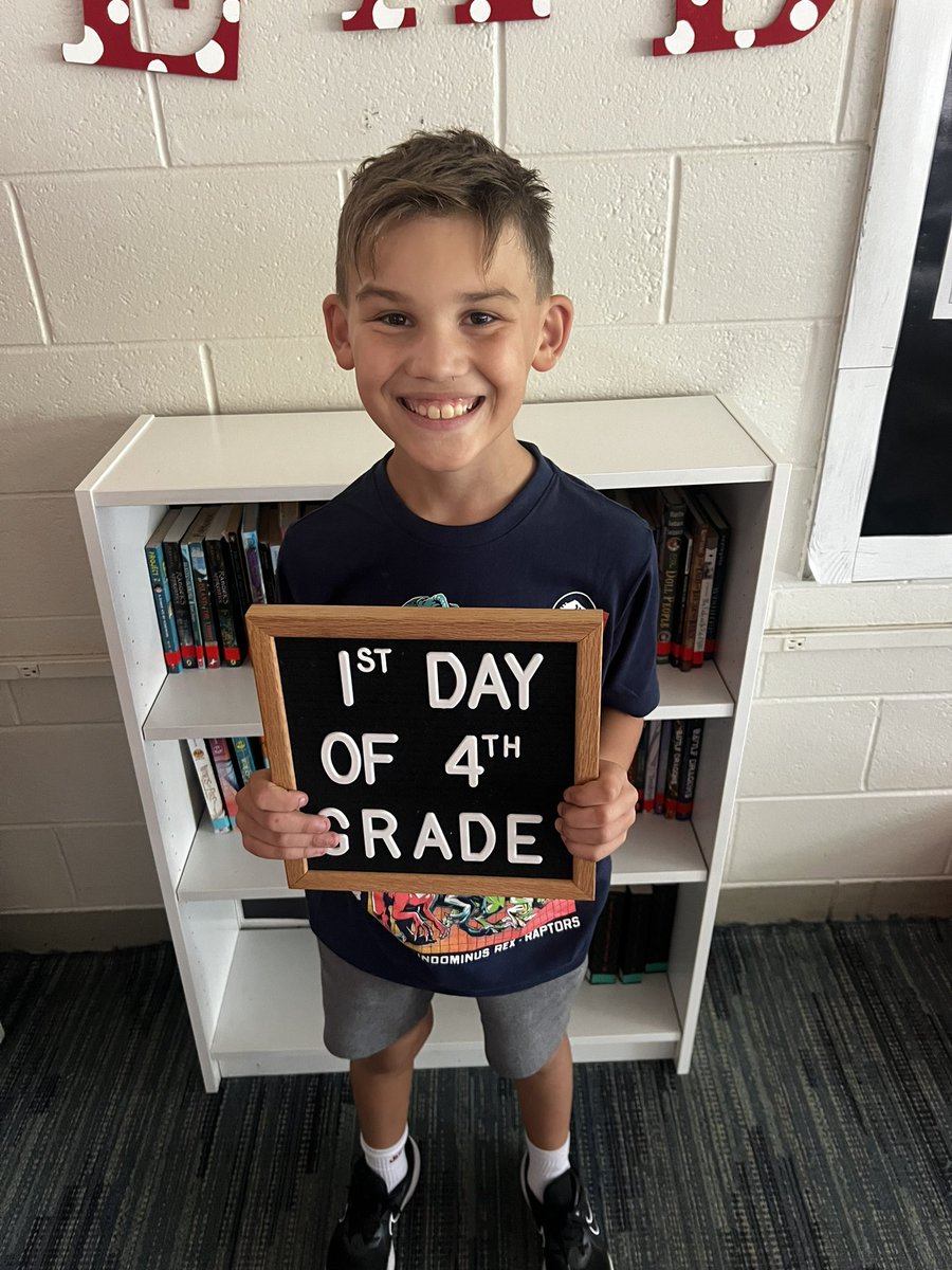 d61kirk's tweet photo. We had such an awesome first day of Fourth Grade! #d61learns https://t.co/yIHm5yMyah