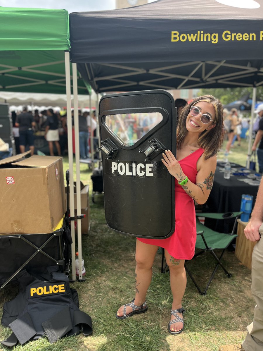 BGKYPolice's tweet photo. The energy at Welcome Back WKU is undefeated. 
Thanks to all that made today awesome and for all you do in making #BGKY the best! 
Good luck to @WKU_Soccer against Jackson State (thanks for the donuts!) 
#wku #teambg #gotops #welcomeback https://t.co/XibVgItovT