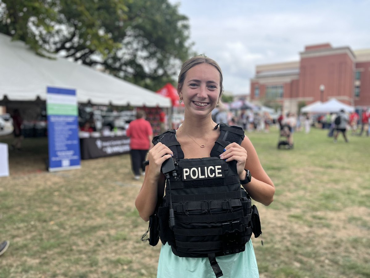 BGKYPolice's tweet photo. The energy at Welcome Back WKU is undefeated. 
Thanks to all that made today awesome and for all you do in making #BGKY the best! 
Good luck to @WKU_Soccer against Jackson State (thanks for the donuts!) 
#wku #teambg #gotops #welcomeback https://t.co/XibVgItovT