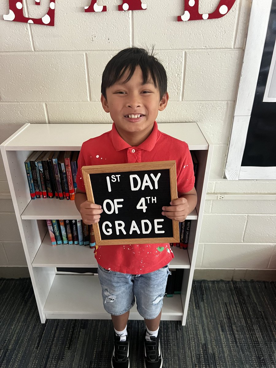 d61kirk's tweet photo. We had such an awesome first day of Fourth Grade! #d61learns https://t.co/hncKlibVsz