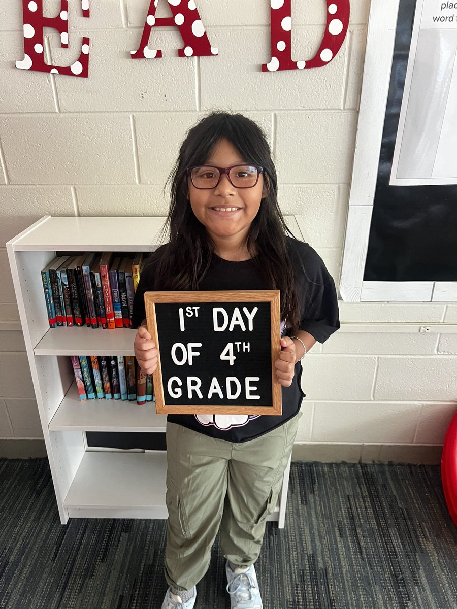 d61kirk's tweet photo. We had such an awesome first day of Fourth Grade! #d61learns https://t.co/8VxfRb3QlW