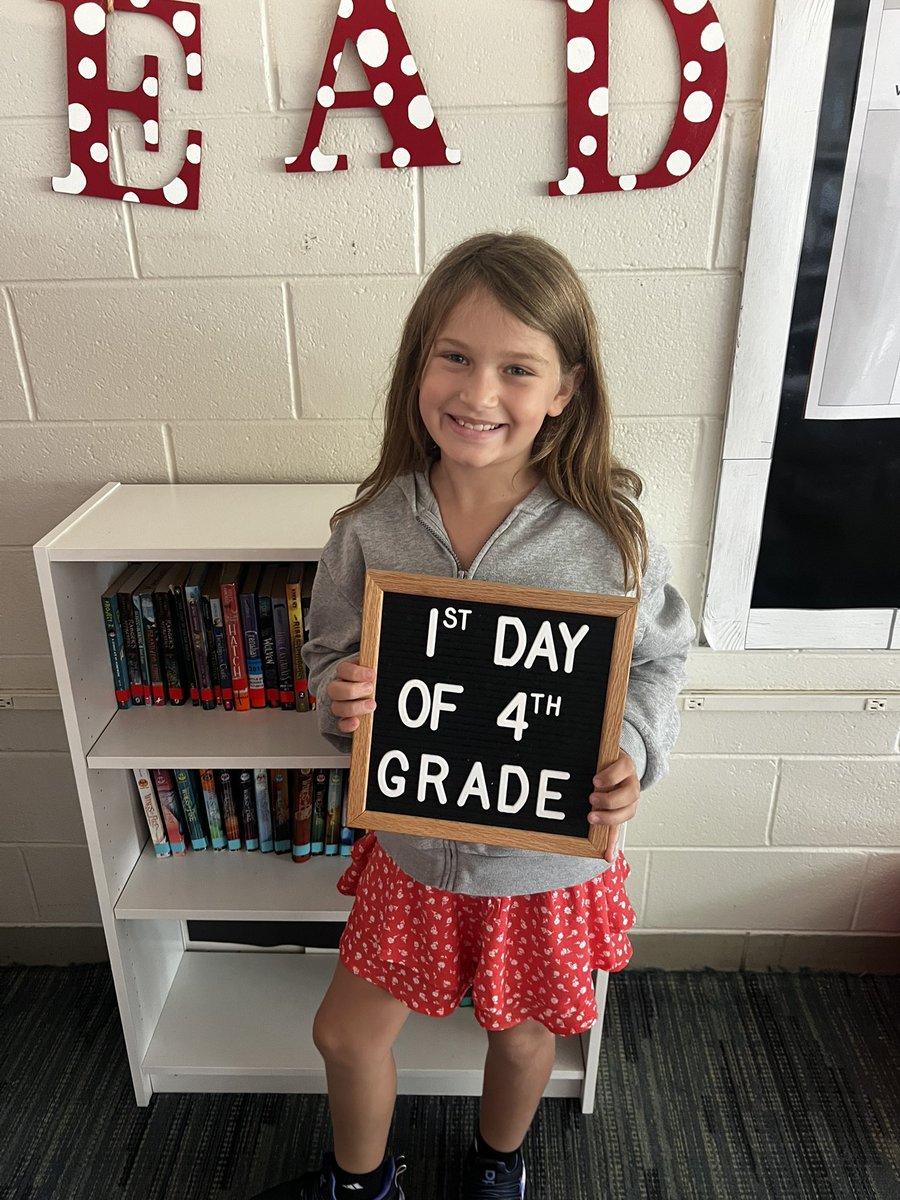 d61kirk's tweet photo. We had such an awesome first day of Fourth Grade! #d61learns https://t.co/WjKLE01LHi