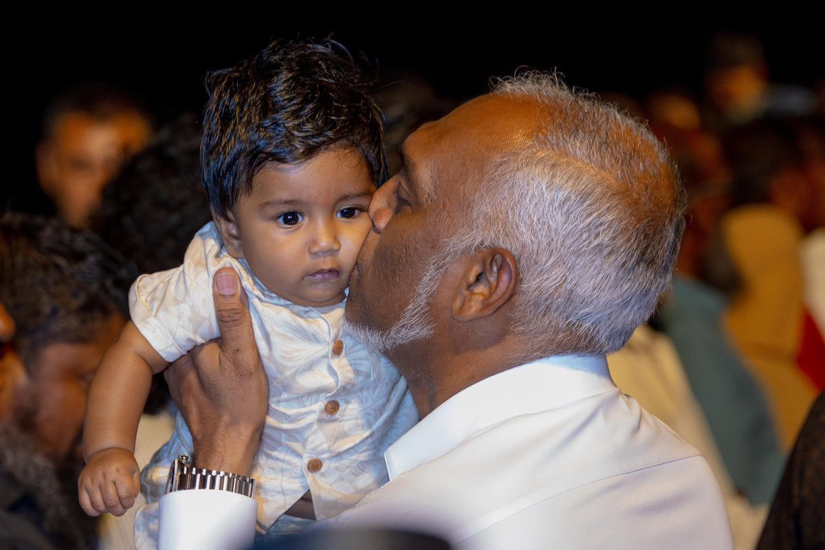 What a beautiful moment with president <a href="/MMuizzu/">Dr Mohamed Muizzu</a> ❤️🥰
