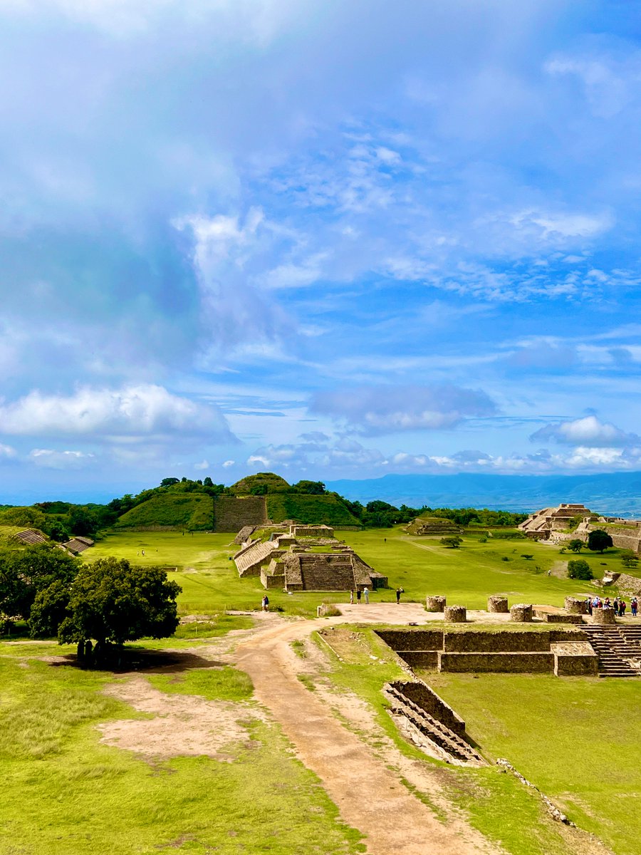 DainzuuT's tweet photo. Visita Oaxaca con Dainzúu: vive Monte Albán, 1,500 años de historia zapoteca y un horizonte que enamora 🏛️✨ 

(Fuente: UNESCO) 

#ViveOaxaca #MonteAlbán #Dainzúu” https://t.co/gj1sJnpgW7