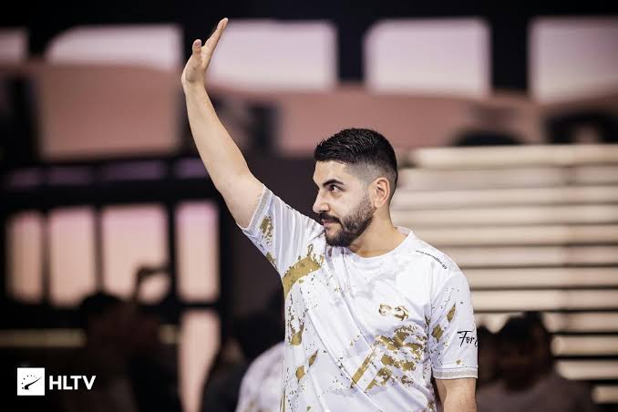 Redl1ght tweet media