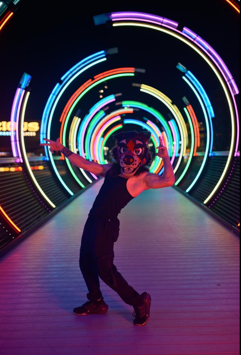 Super cool photoshoot with a couple friends!! I have lots more post uwu

📷  - my roommate no Twitter lmao