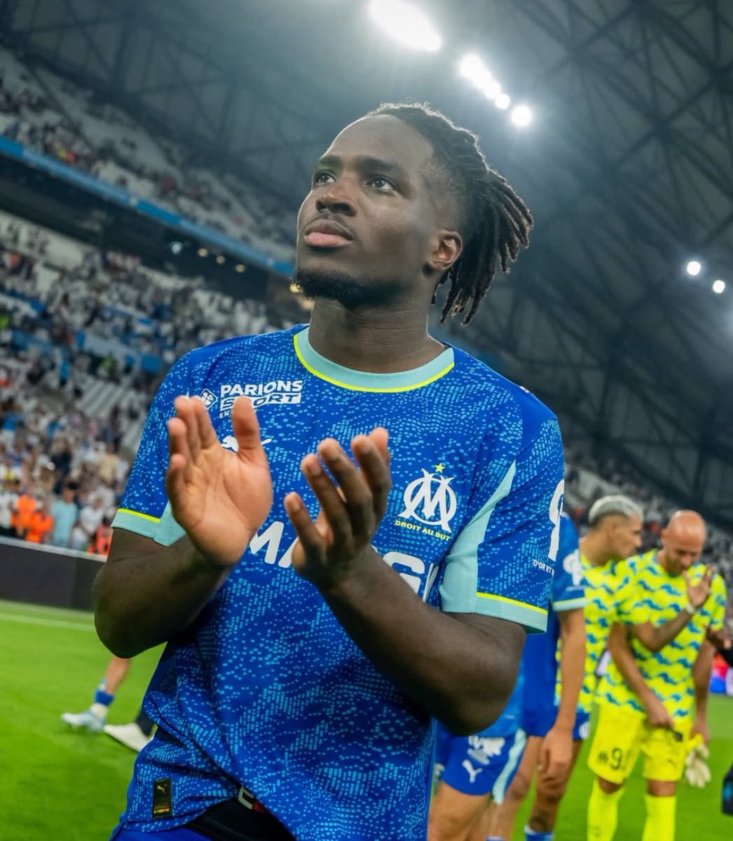 boubaDrks's tweet photo. Je lance le #StayRowe les gars, on doit conserver notre crack.

#TeamOM https://t.co/FVFDFHVXG7