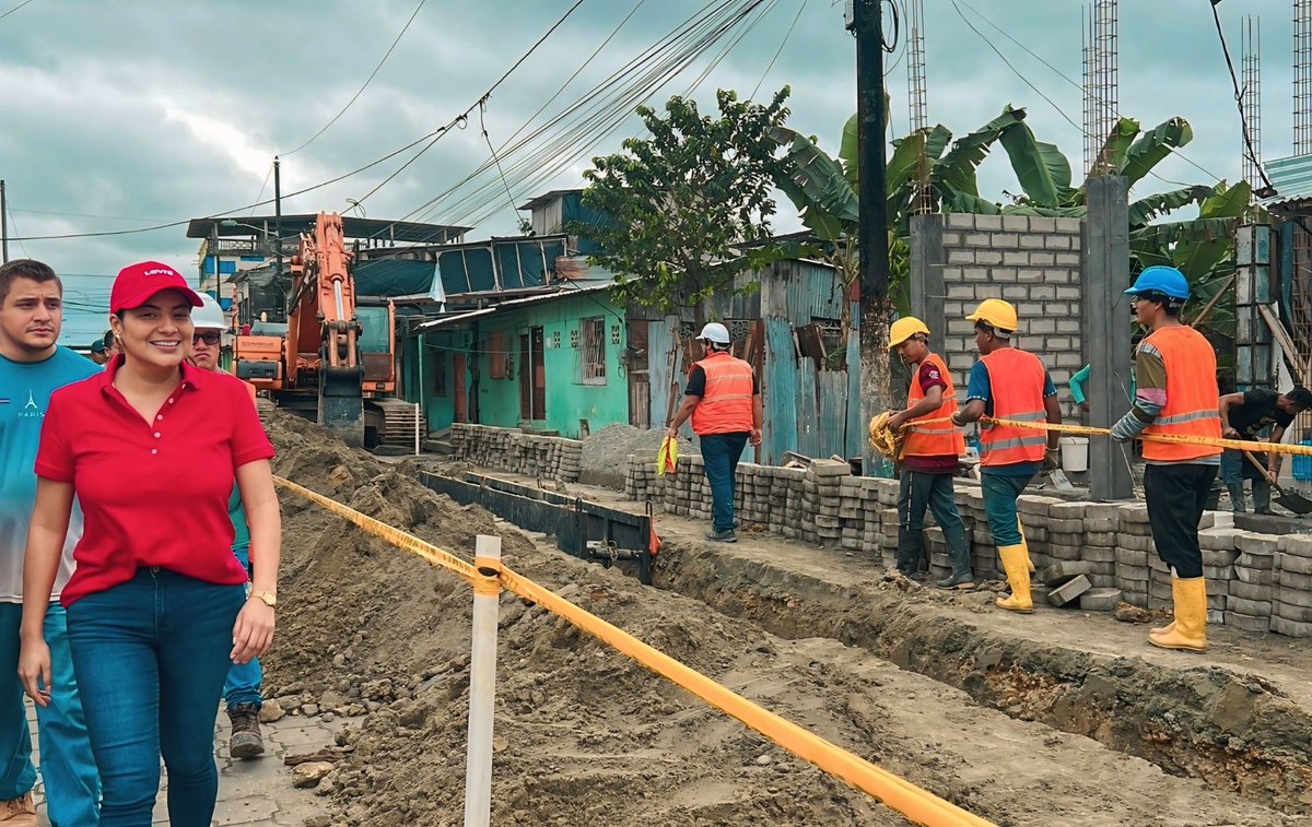 MuisneAlcaldia's tweet photo. 💧¡Después de 100 años, Muisne avanza hacia el acceso al agua potable!

La alcaldesa @YuriColoradoM verificó el progreso del histórico proyecto de agua.

Gracias al apoyo del presidente @DanielNoboaOk y Comité de la Reconstrucción y una inversión de $5,3 millones. #AguaParaMuisne https://t.co/WeLhkcio5b