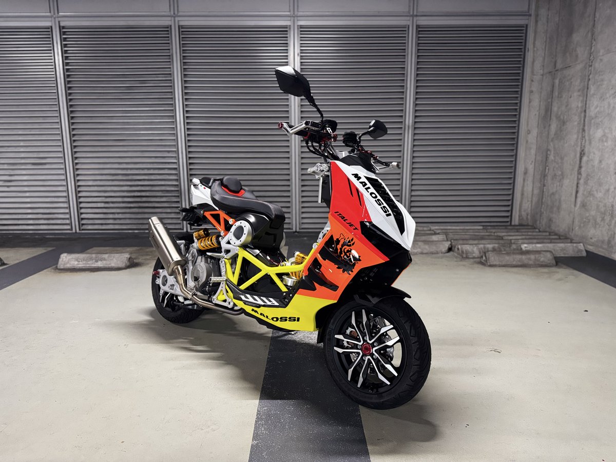 UdxCarwash's tweet photo. バイク洗車・コーティング専門店モトエステ秋葉原UDX駐車場店SNAP　ITALJET DRAGSTER200 MALOSSI EDITION　を洗車させて頂きました。ご利用ありがとうございました。#italjet #malossi https://t.co/3MpH3cBGNw