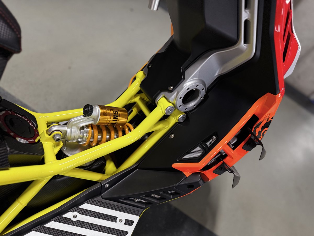 UdxCarwash's tweet photo. バイク洗車・コーティング専門店モトエステ秋葉原UDX駐車場店SNAP　ITALJET DRAGSTER200 MALOSSI EDITION　を洗車させて頂きました。ご利用ありがとうございました。#italjet #malossi https://t.co/3MpH3cBGNw