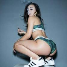 LoveStonerGirl's tweet photo. Would you smoke with her? #stonergirls #WeedLovers https://t.co/f00gvTLgnY
