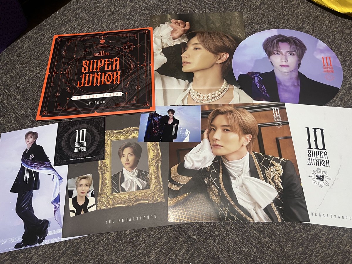 HerRandomTweets's tweet photo. To celebrate the end of #SUPERWEEK #SUPERSHOW I decided to finally open my sealed TeukChul Renaissance albums (after nearly 4 years). 😆💙✨
And whoa, I legit forgot that this album ver is big af~ 😅😶🌫️🫠 https://t.co/ZJ6nrFfoRA