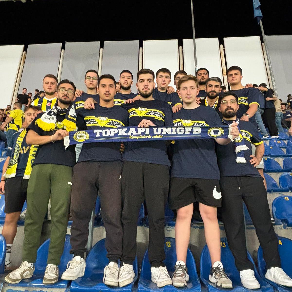 TÜM UMUDUMUZ SENSİN, EN SON UMUTLAR ÖLÜR!

Fenerbahçemizi Şampiyonlar Ligi Play-Off mücadelesinde; Benfica karşısında da yalnız bırakmadık.