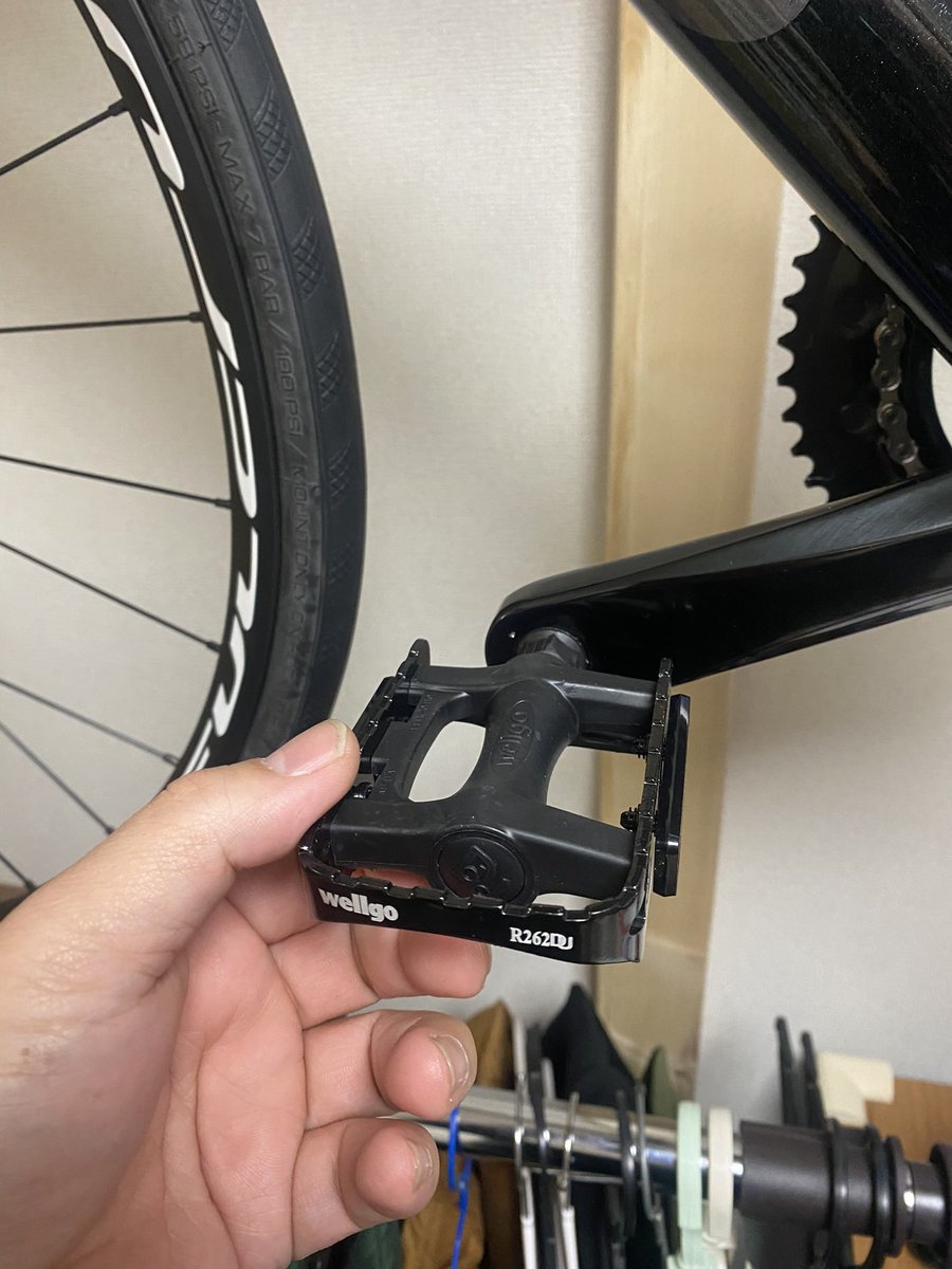 ロードバイクを買うまでの話
4/4

最初はフラットペダルで乗ってたのよね

3か月くらいしてからビンディングペダルになった

ロードバイク楽しい😆 