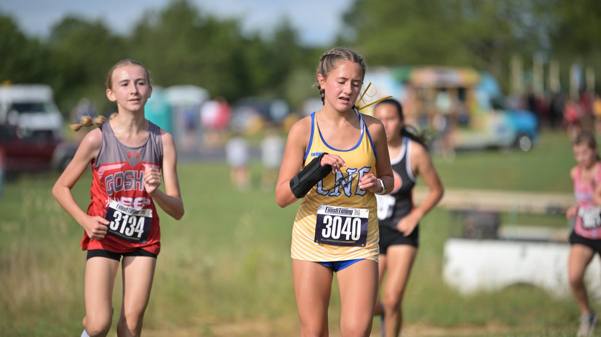 Jakedowling4's tweet photo. #WhereisJake?
Everywhere with fall sports in full swing!
Felicity yesterday for a soccer doubleheader and a few miles down the road today in Washington Township for the Early Bird Invite.
Girls getting it going for the high school portion of the meet. https://t.co/7rRNds7IAO