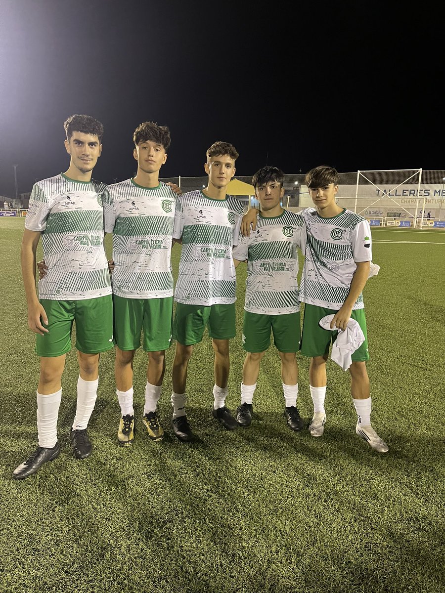 📍 El CP Chinato cayó 4-0 en su visita al <a href="/cfjaraiz/">Club de Fútbol Jaraíz.</a>, pero seguimos creciendo en pretemporada 💪⚽. Destacamos el homenaje a Luis Paniagua y el gran papel de nuestros juveniles y cadete. El futuro viene fuerte 🟢⚪ ¡Vamos equipo! 🔥