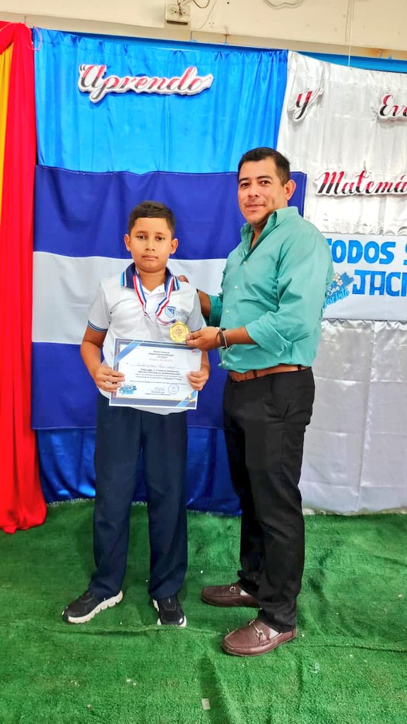 MunicipalMat21's tweet photo. Felicitamos al estudiante Leandro Alonso Tórres Zelaya de Thomas Edison American School quien obtuvo el primer lugar en la etapa departamental del Certamen “Aprendo y Evoluciono con las Matemáticas”. https://t.co/c0qXm3lYLx