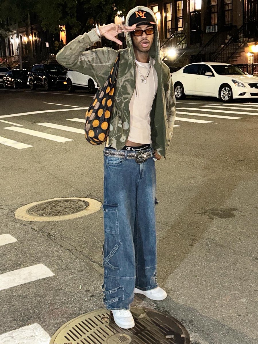 SoftFatha's tweet photo. Cause I can 💸 https://t.co/2c9Jn86NHM