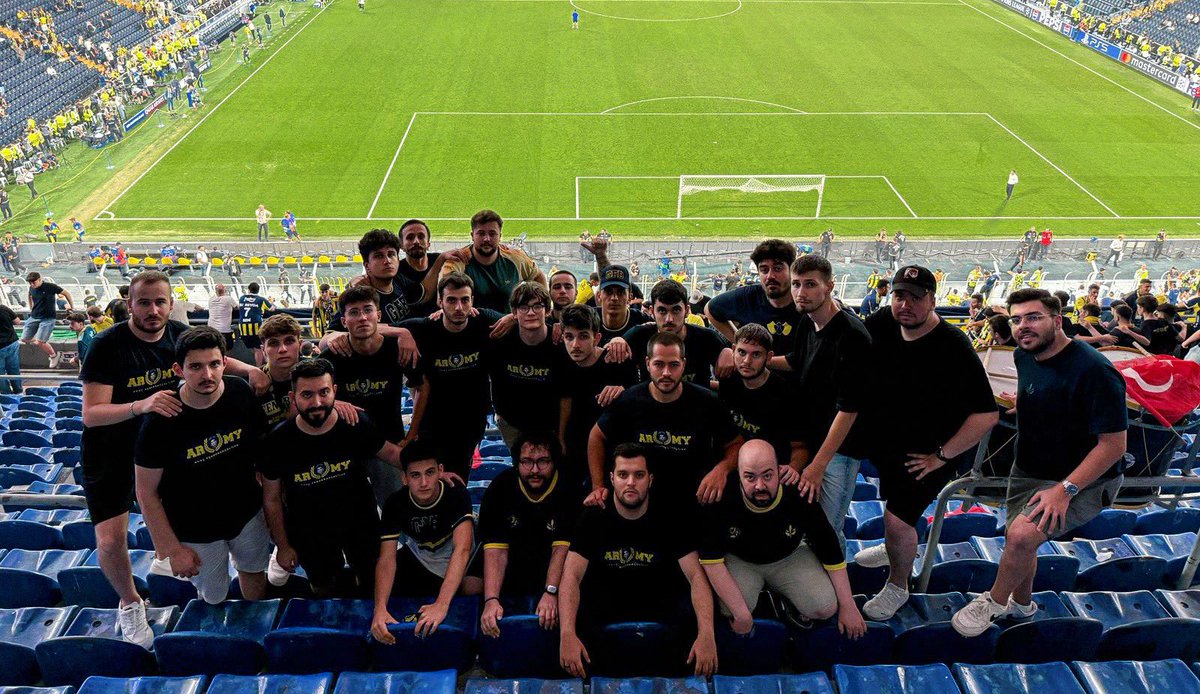 ÖLÜM TANIMAZ SEVGİN!

Fenerbahçemizi, benfica karşısında yalnız bırakmadık.