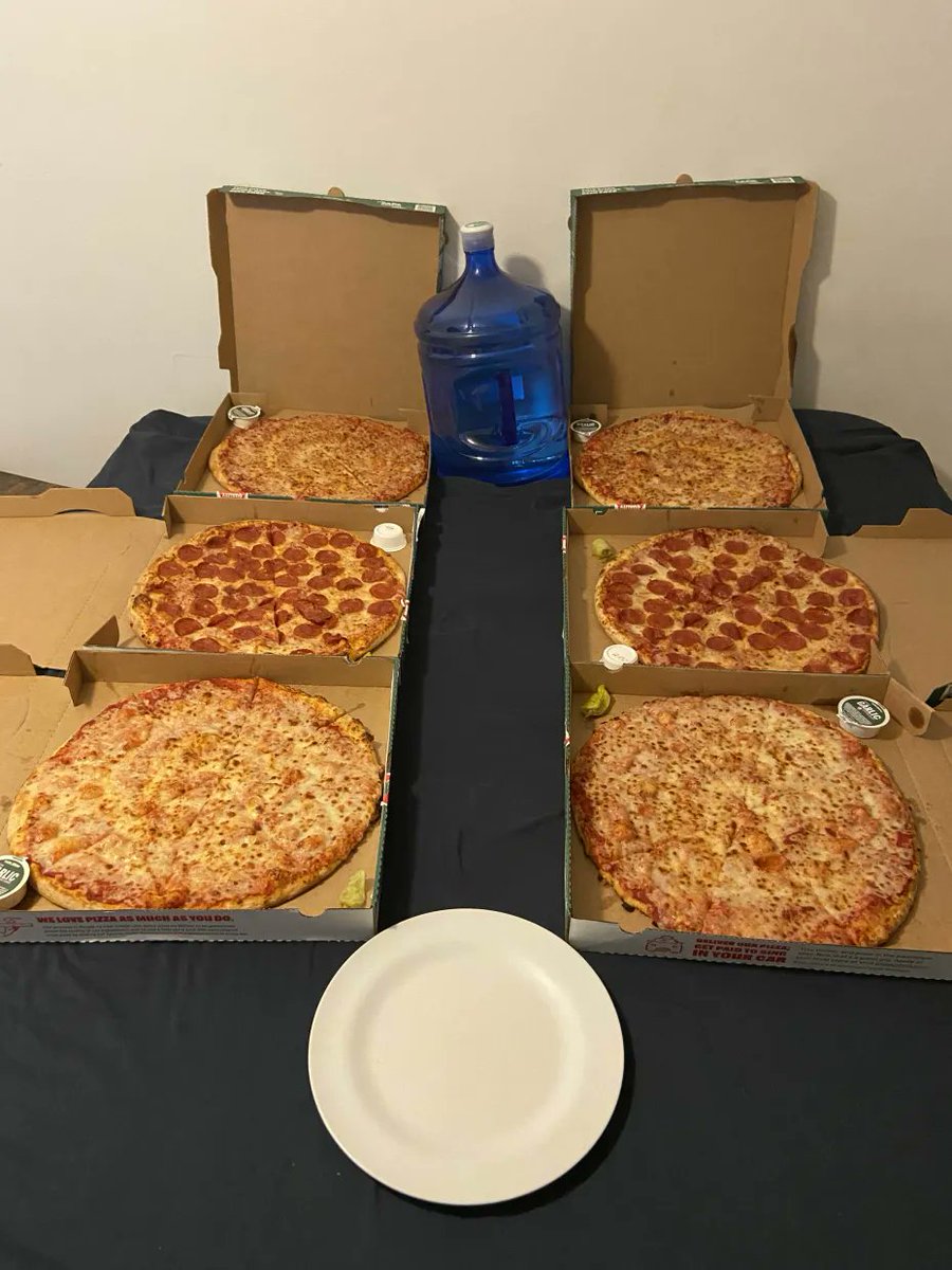 Dinner tonight.

Dining with the Papa <a href="/PapaJohns/">Papa Johns</a>