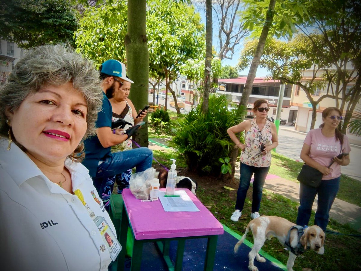 NancyHelen30712's tweet photo. #EnFotos Los ediles de la Comuna 🔟🇱🇹 en gestión con nuestro Concejal @CamiloTavera relizamos en colaboración con el CAPA 🐶🐱La Jornada de Bienestar Animal 🐾💚🛤️ 🐕🐾🐈

@AnaPaolaAgudelo
@estefisanchezs
@MARIADELPI12714

#Ibagué
#Bienestaranimal
#Comuna10 https://t.co/crxCNmkfXF