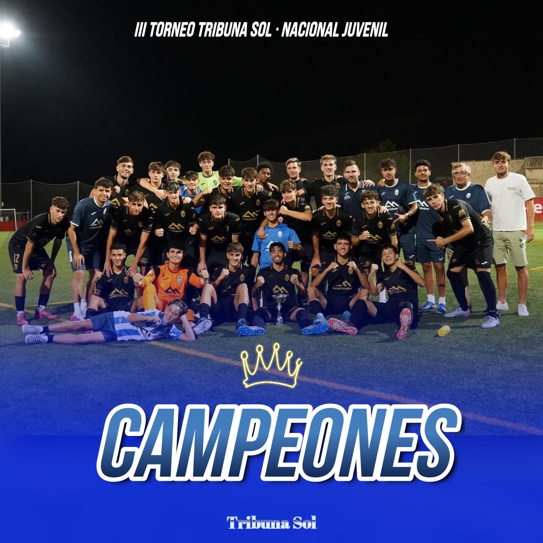 Tribuna_Sol's tweet photo. 🏆 𝐀𝐓𝐁, 𝐂𝐀𝐌𝐏𝐄𝐎́𝐍 🏆

🤍💙 El Juvenil A del @atleticbalears se ha proclamado campeón del III #TorneoTribunaSol tras remontar el tanto inicial del @RCD_Mallorca (1-3)

#TribunaSol https://t.co/IjXyoi8FvJ