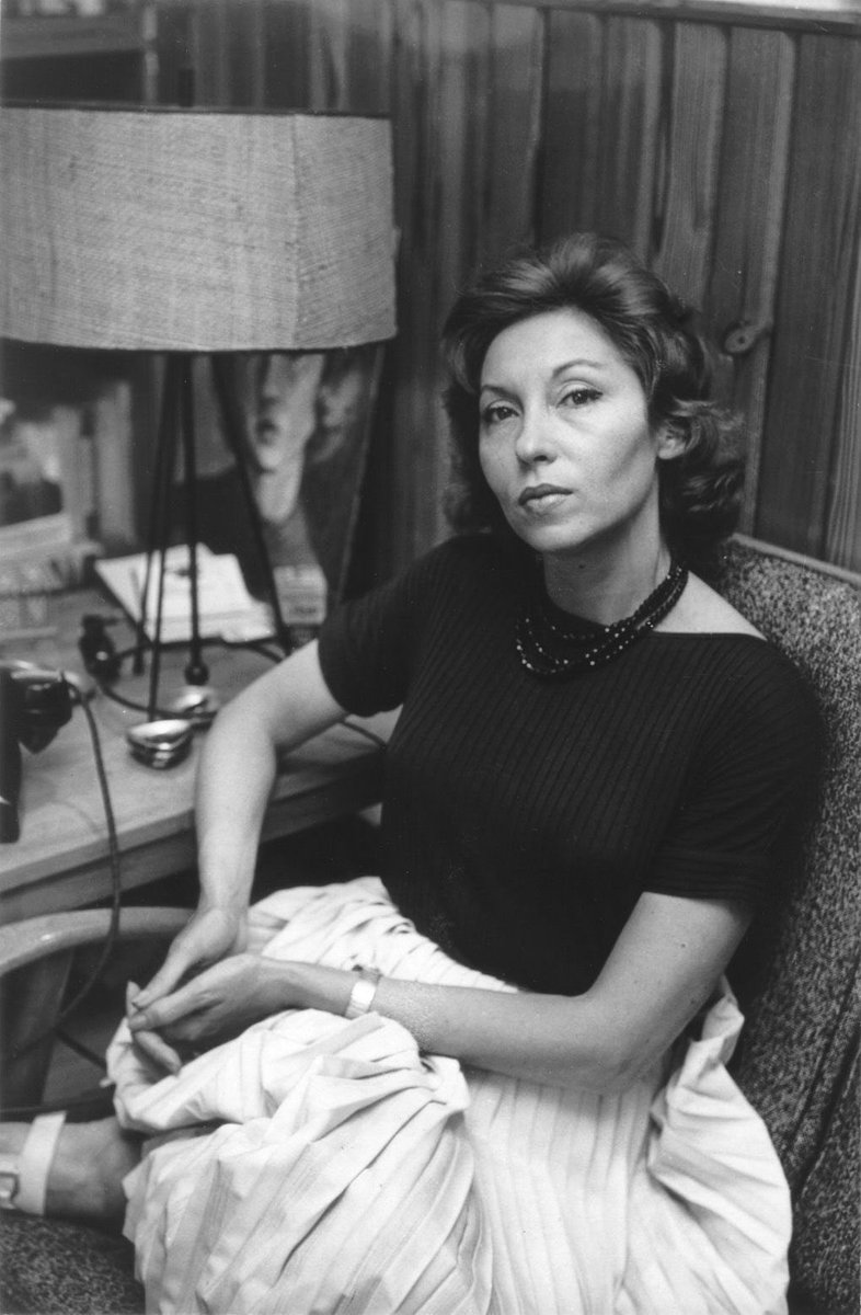 CulturaUrbana's tweet photo. “…para entender a Clarice Lispector hay que leerla es «Mineirinho», que pertenece a la legión extranjera” El Doctor en Literatura Iberoamericana, @JorgeRL0702 en la #ConferenciaFCU «Clarice Lispector, “Una cariátide viva”»:
https://t.co/tcJH4XP0QB https://t.co/kcjvckSVn3
