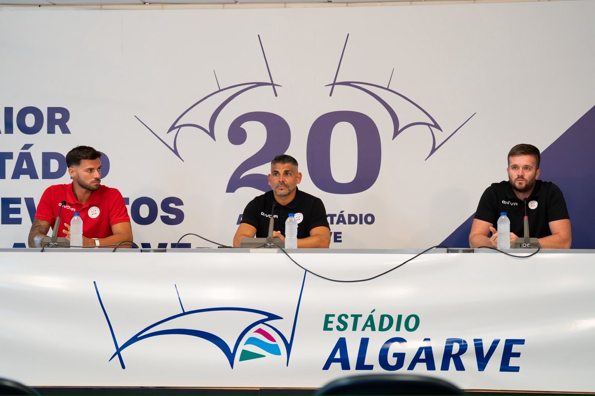 LincolnRedImps's tweet image. 🎙️ Head coach Juanjo Bezares and captain Bernardo Lopes spoke to local media ahead of tomorrow’s @EuropaLeague clash with @SCBragaOficial 

#LRIFC | #UEL