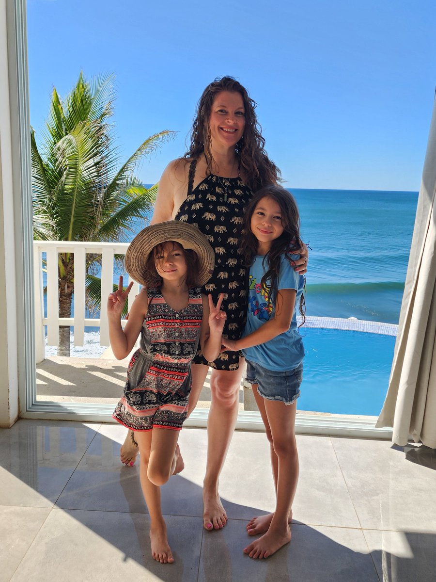 ThatExpatMom's tweet image. Enrolled my girls in school today and suddenly I’m &quot;That Mom&quot; crying over baby photos 😂 Should I make a video comparing school in the U.S. vs El Salvador? 📚🇸🇻

📷📍Punta Elephante, El Salvador