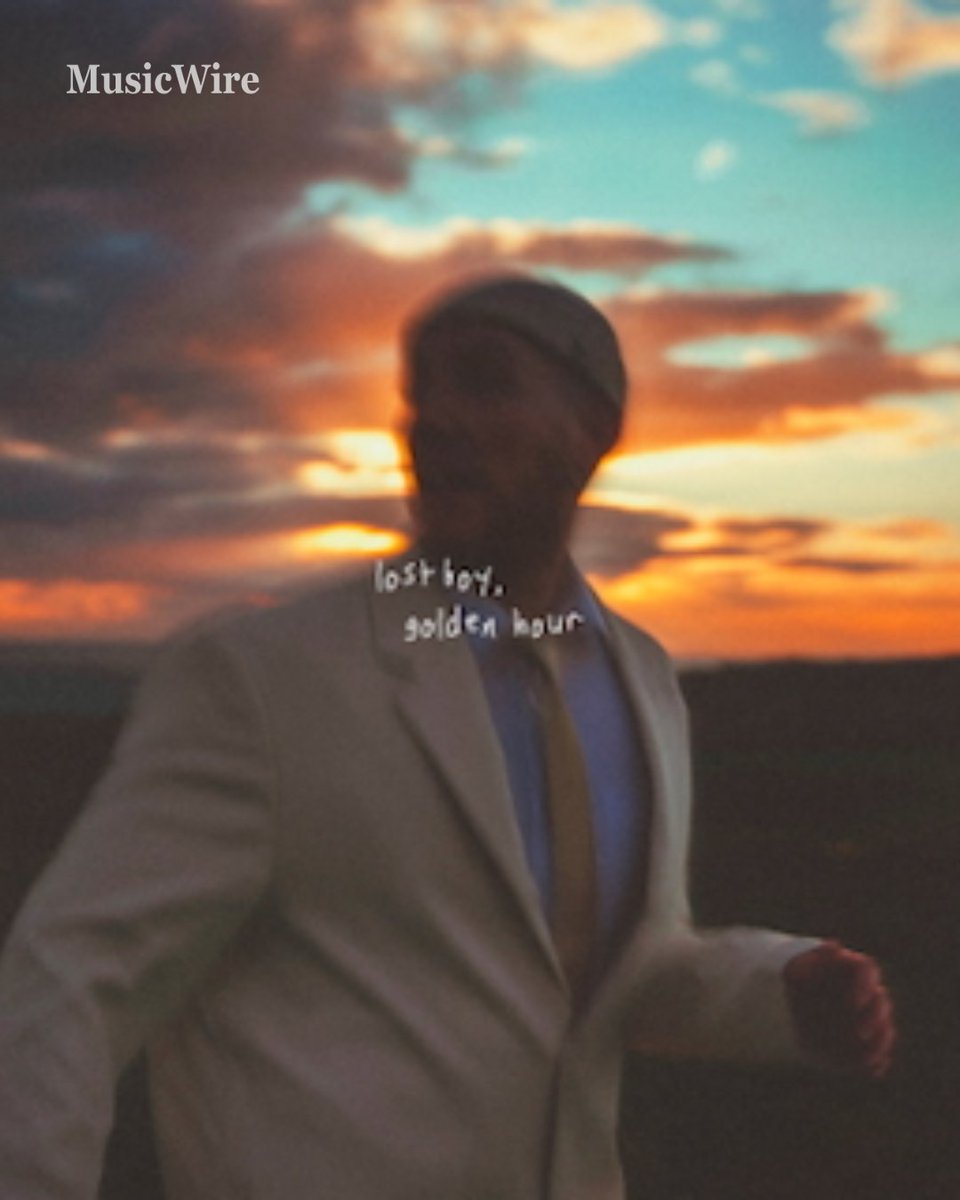 MusicWire_'s tweet photo. British multi-instrumentalist, producer and singer-songwriter James Berkeley – best known as the former frontman of UK neo-soul outfit Yakul – steps confidently into solo territory with his debut album ‘Lost Boy, Golden Hour’.
📸: Jack Morgan
#JamesBerkeley #LostBoyGoldenHour https://t.co/h18XYc2bD3