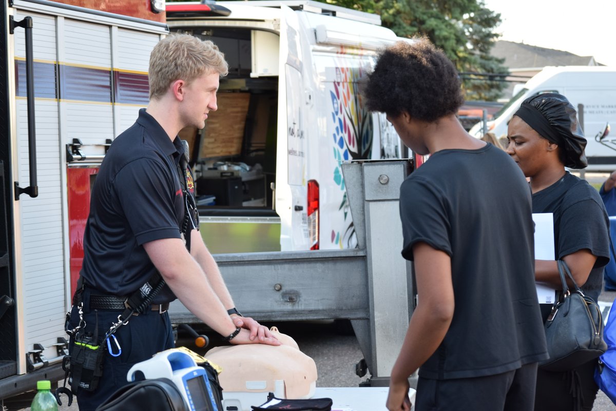 CGPublicSafety's tweet image. What a night! Over 200 Hinton Heights residents came together for our summer celebration.

And a major success: 75 residents learned life-saving CPR! We're proud to empower our community.  #CommunityCelebration #CPRtraining