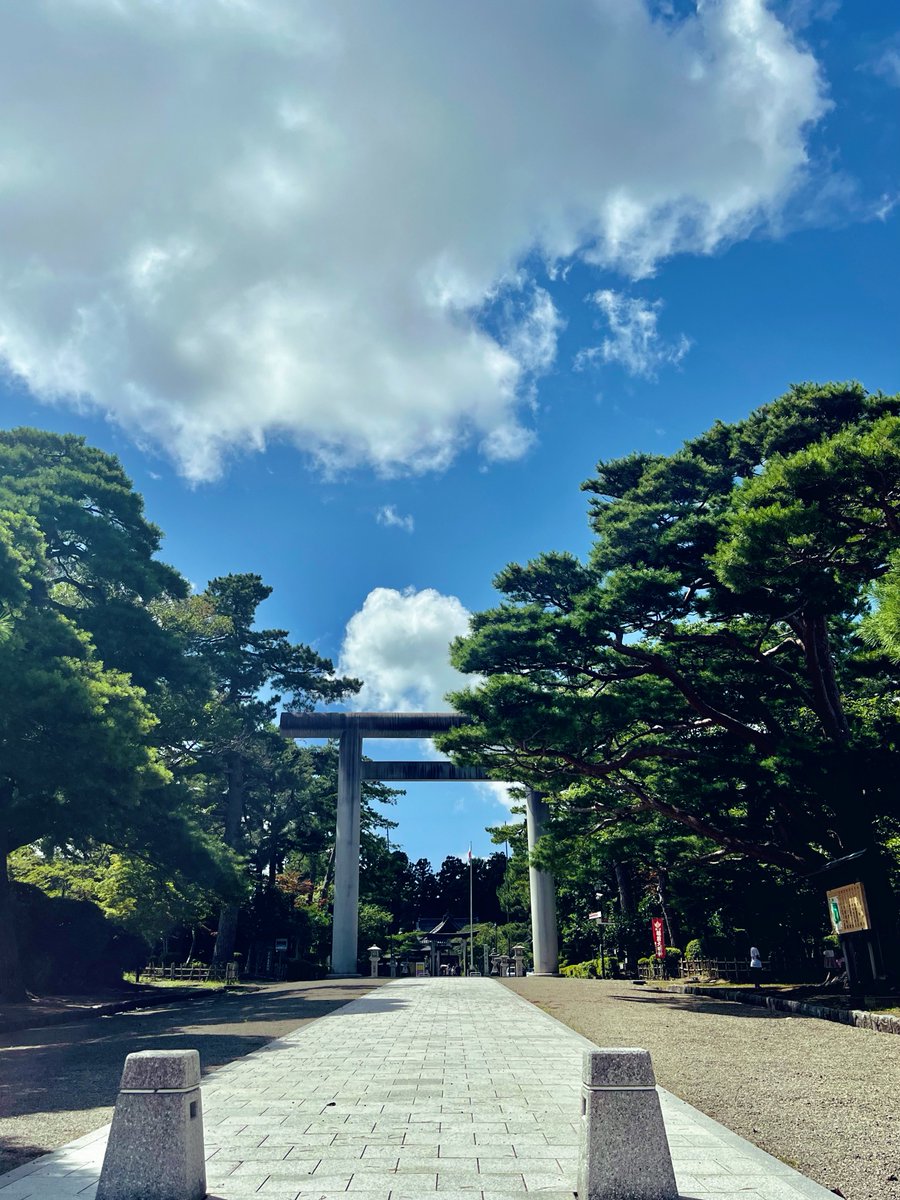 Rideracceltrial's tweet photo. 木曜日おはようございます☀
今朝も暑いです🫠💦
水分補給して、無理せず一日頑張りましょう〜♪🍹
今日もよろしくお願いします🤲☘️
#荘内神社 https://t.co/ds42ZVf5zA