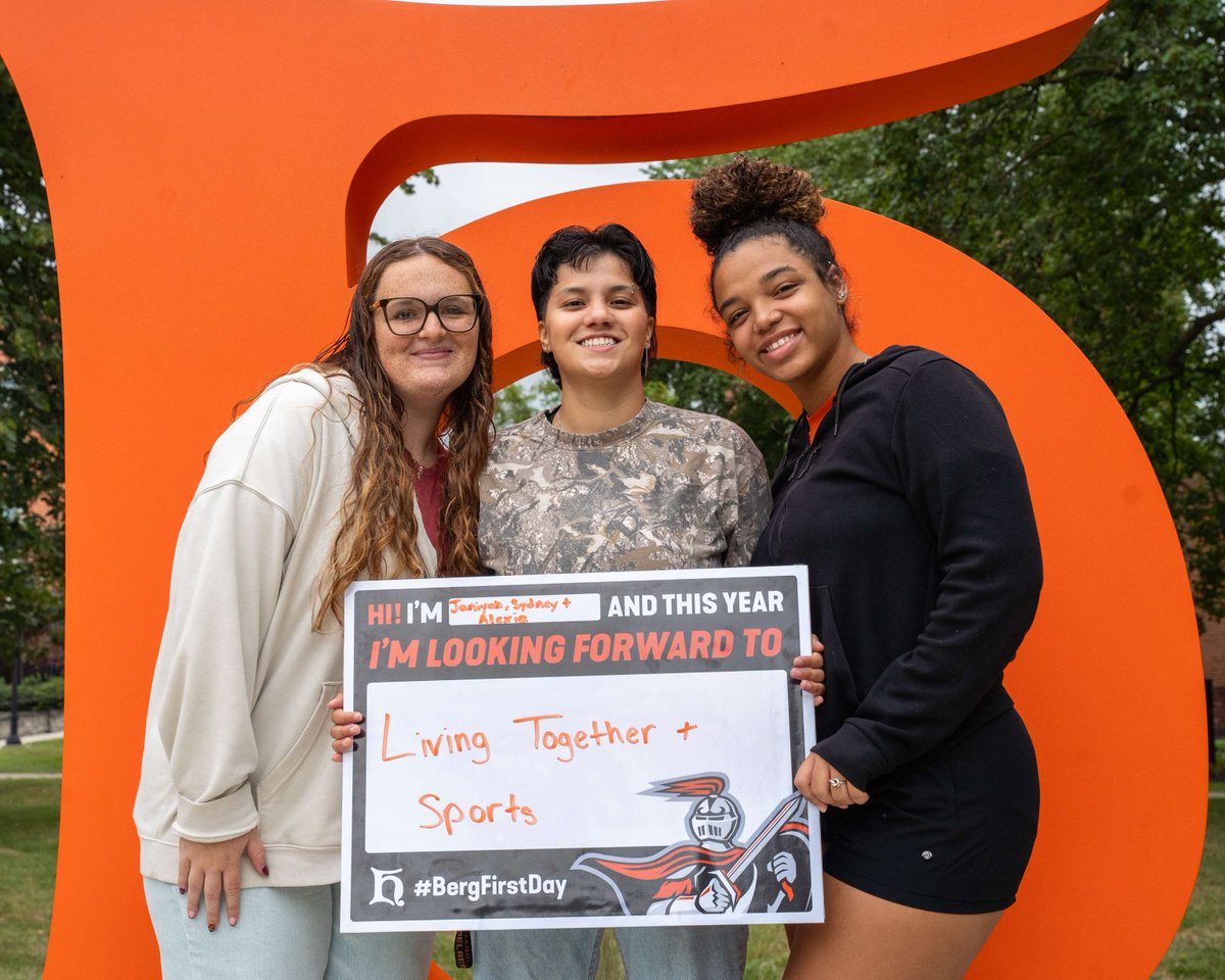 HeidelbergU's tweet photo. It's #BergFirstDay! You're never too old to have your photo taken on the first day of school. Wishing all Student Princes the best of luck for an incredible year ahead!📚
🔗Click the link to access the full photo gallery.
https://t.co/PWFccYnrpL https://t.co/u3sU2Fdeaz