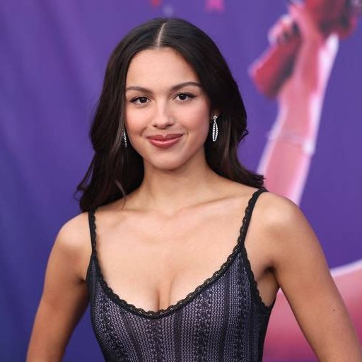 Rodriiigoxz_'s tweet image. prometeram: Olivia Rodrigo
entregaram: Gorillaz
não dá defender a Epic 😭