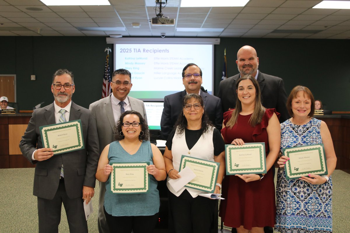 👏 Congrats to our TIA-designated educators recognized at the August Board Meeting! 💚

Robert Ryan, Mary King, Maria Gaucin, Katrina LeMond &amp; Mindy Brookhouse — thank you for your passion, excellence &amp; commitment to our Bullfrogs! 🐸 
#BullfrogPride #WorthIt #DotsToMasterpieces