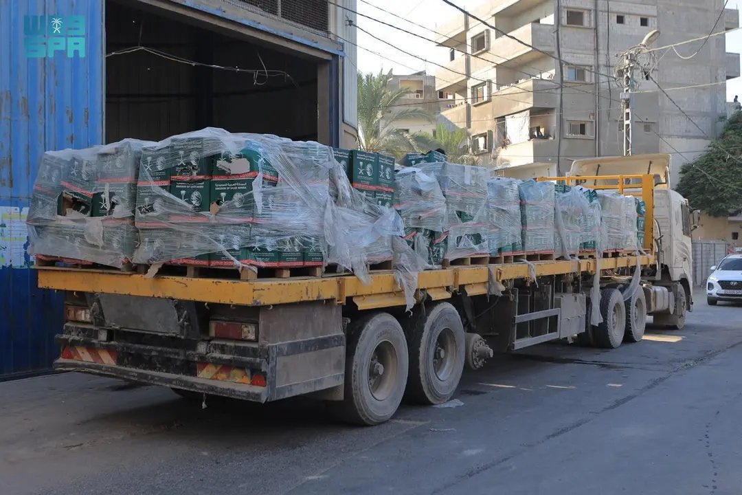 انفاذًا لتوجيهات القيادة..

وصول قافلة مساعدات إنسانية سعودية جديدة إلى قطاع غزة.