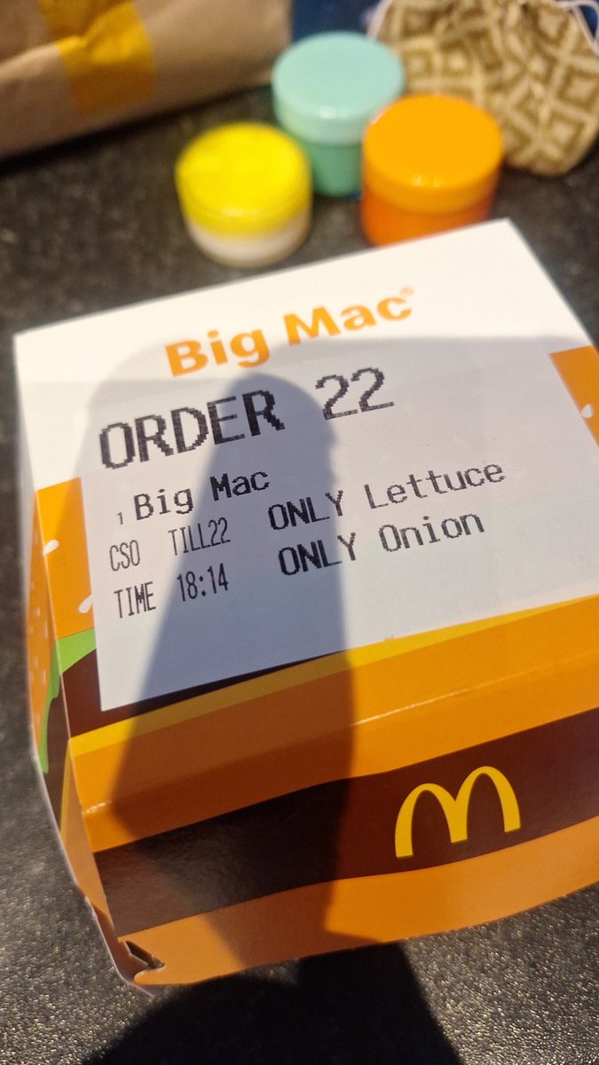 Holly0aks's tweet photo. Wow so close 😭😭
I ordered NO onions and NO pickle
Who orders a dry big mac 😳😳
@McDonalds #McDonalds #Camberley https://t.co/lIFjDVfnLh