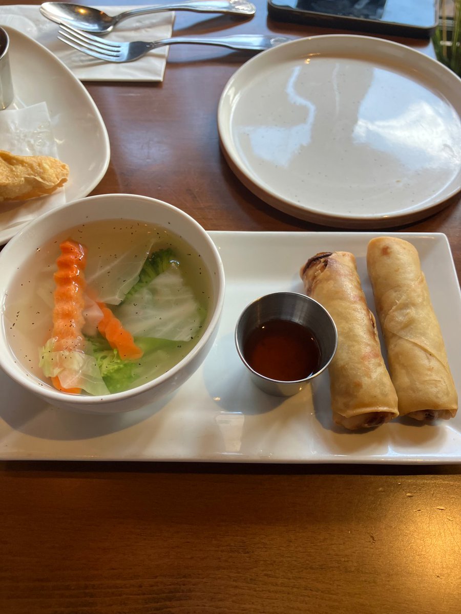 kevinfarrell326's tweet image. This is a Thai restaurant that serves Vietnamese food🤣