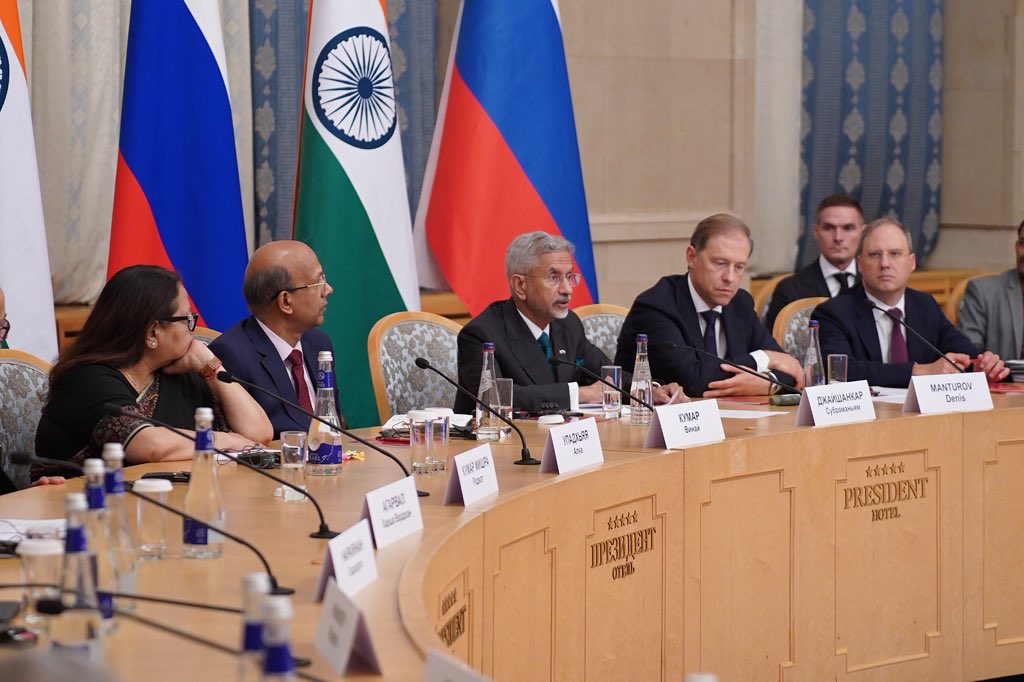 DrSJaishankar's tweet photo. Pleased to join First DPM Denis Manturov and attend the India-Russia Business Forum. 

Appreciate the assessments and reports of various sectoral leaders regarding the deeper potential of our economic ties. 

Reiterated that an enduring strategic partnership must have a strong and sustainable economic component. And in this context called on our businesses to do more trade, contemplate more investments & joint ventures and open new frontiers of economic cooperation.

🇮🇳 🇷🇺