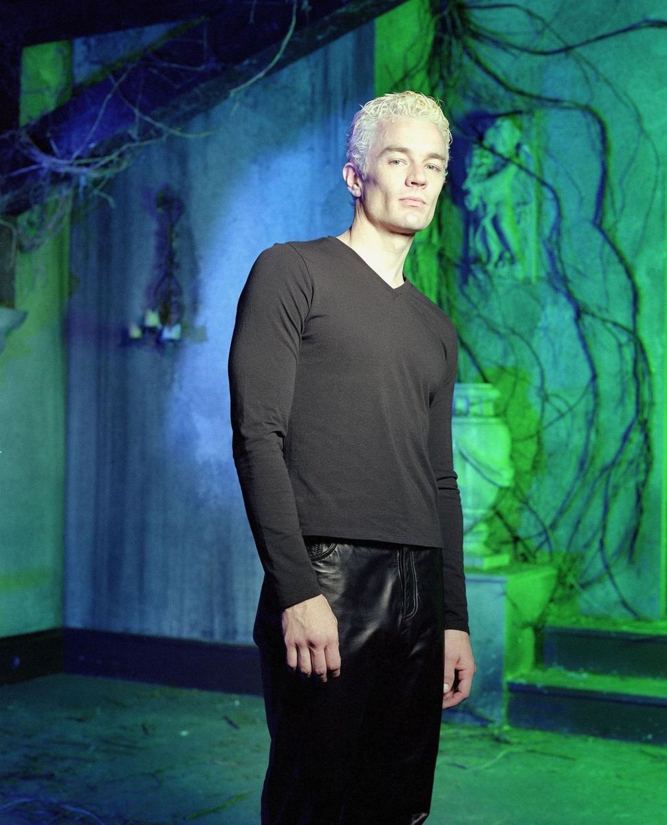 retrocvnty's tweet photo. Happy birthday to James Marsters, the man who invented cheekbones https://t.co/KvHis4u2sO