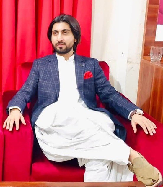"خدا کرے کہ تمہارا بھی کوئی یوسف ہو
خدا کرے تمہیں اس کی قمیض تک نہ ملے"

فیضان فیضی

#ReleaseYousafQalandrani
