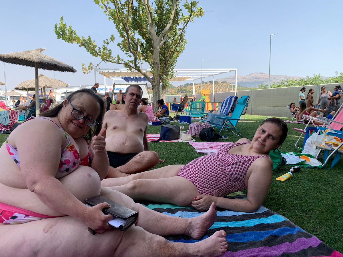 asprodisis's tweet photo. Nos tomamos algo, nos vamos a refrescarnos a la piscina… Son muchas las actividades que realizamos a lo largo del fin de semana en Residencia de Adultos.
El verano está para aprovecharlo. 

#asprodisis #plenainclusion https://t.co/ddKLocBvxy