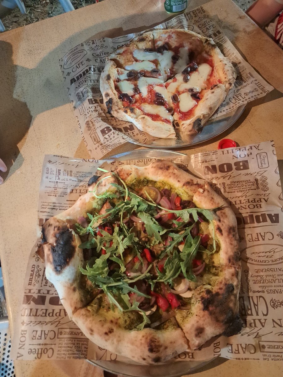 אם אתם בטיול בעוטף, דחוף להגיע לתלם 86, מושב גיאה.
אפילו עיוורים לא יפספסו את המקום הזה עם הריח המשגע שעולה מכאן